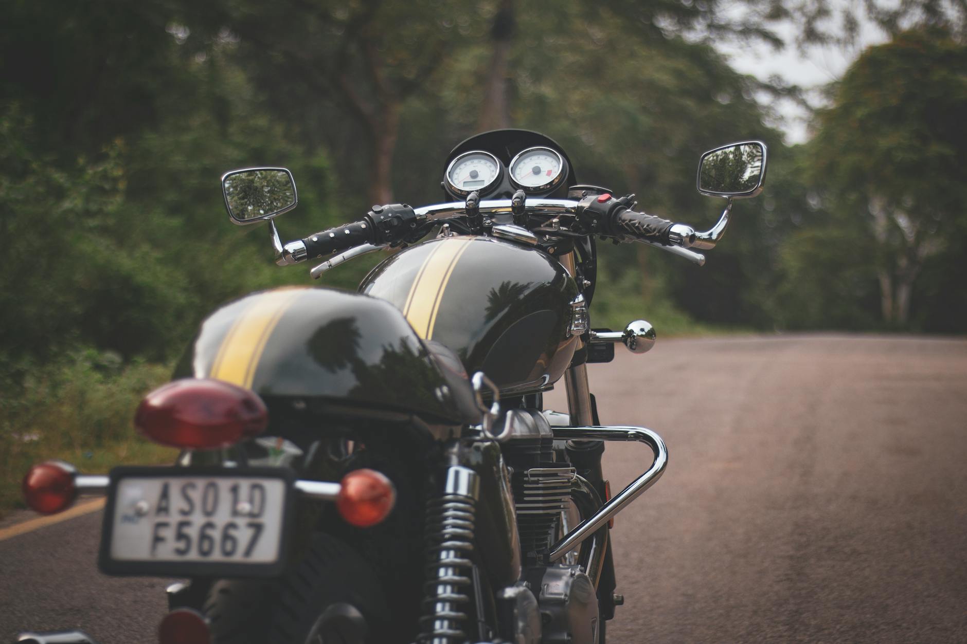 Triumph Thruxton 900